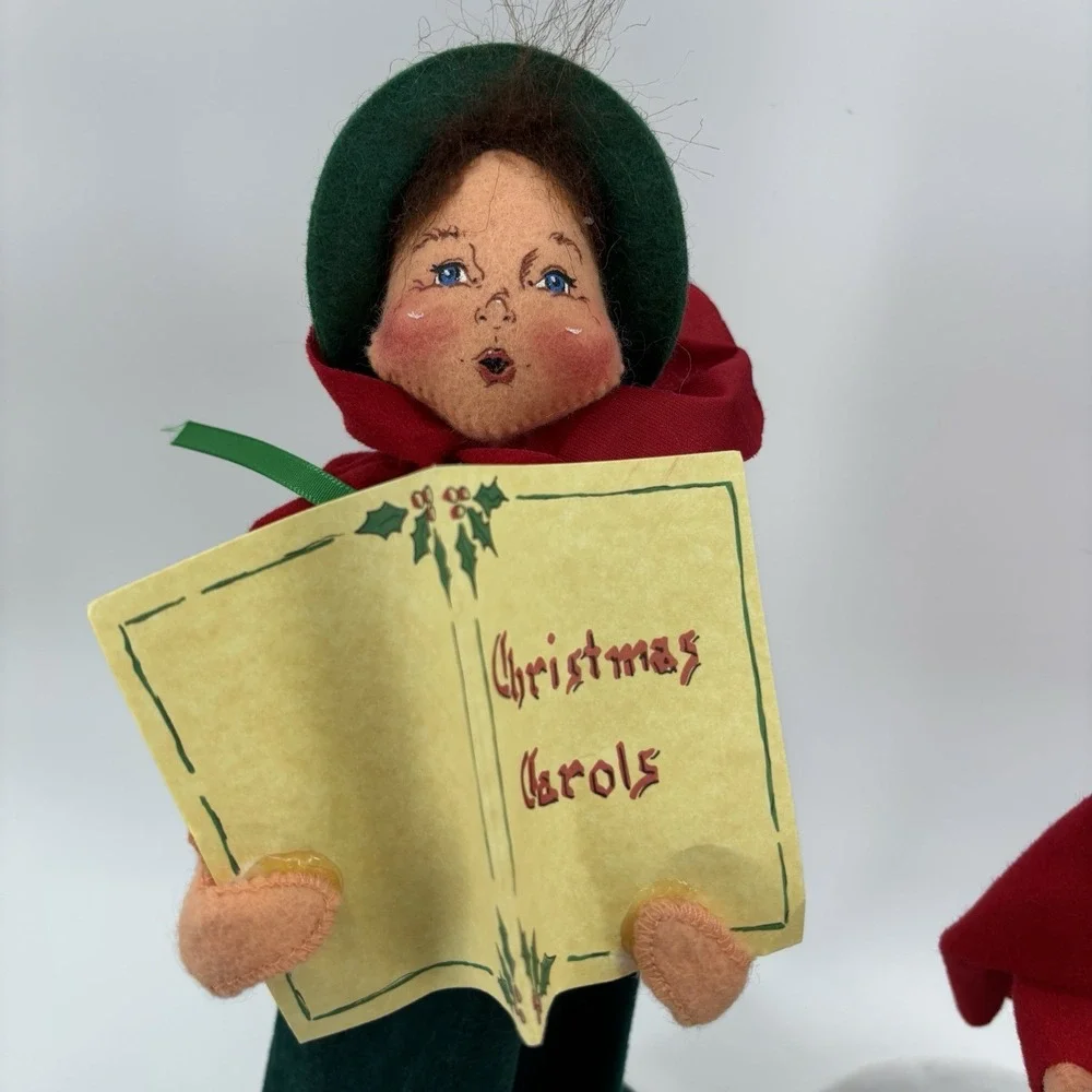 Pair of Annalee Dolls Dickens‎ 14IN Christmas Caroler Man And Woman